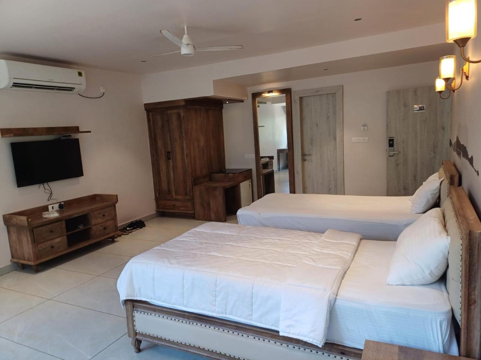 Ariena By Spree Hotels Goa Morjim Kültér fotó
